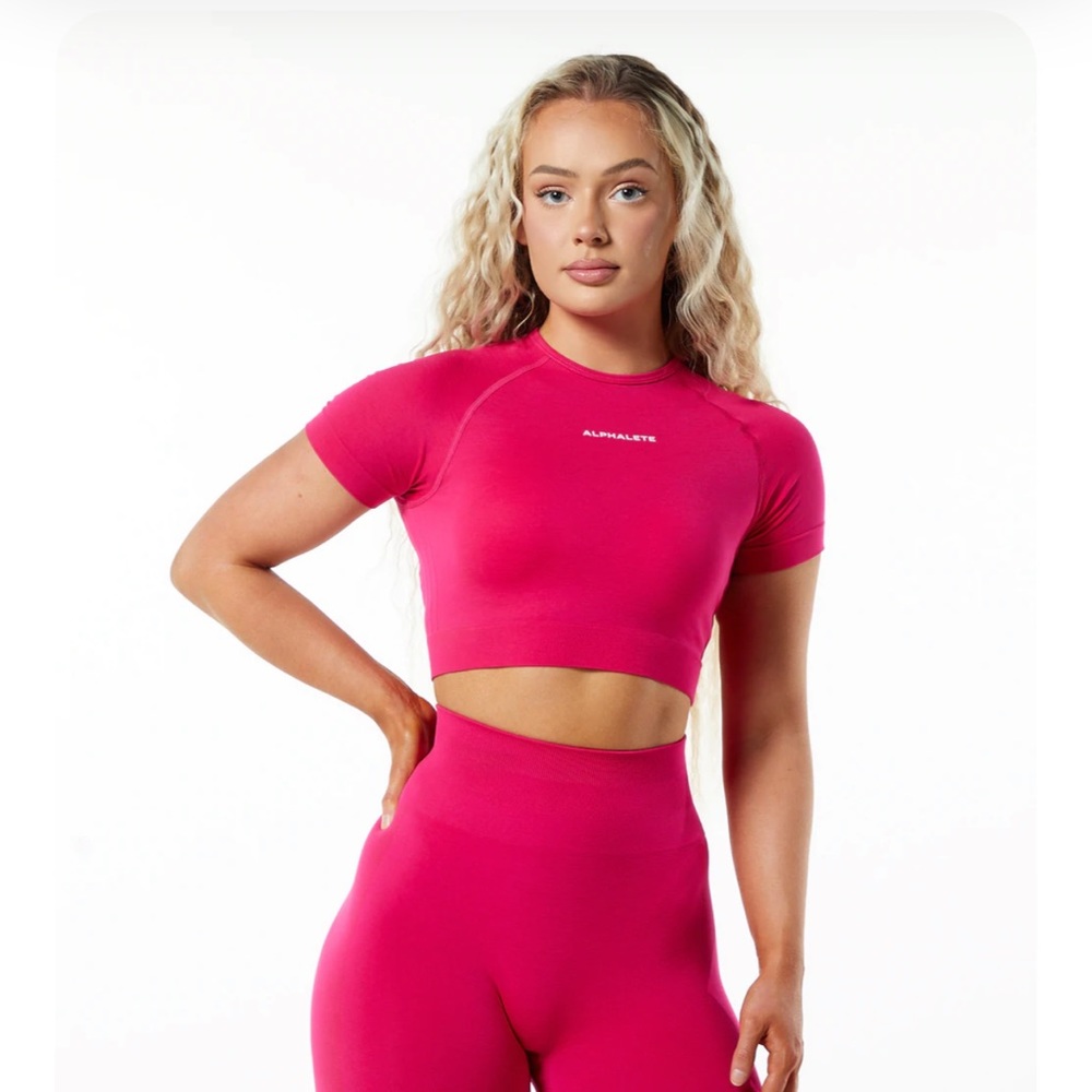 Alphalete Amplify Crop Top
